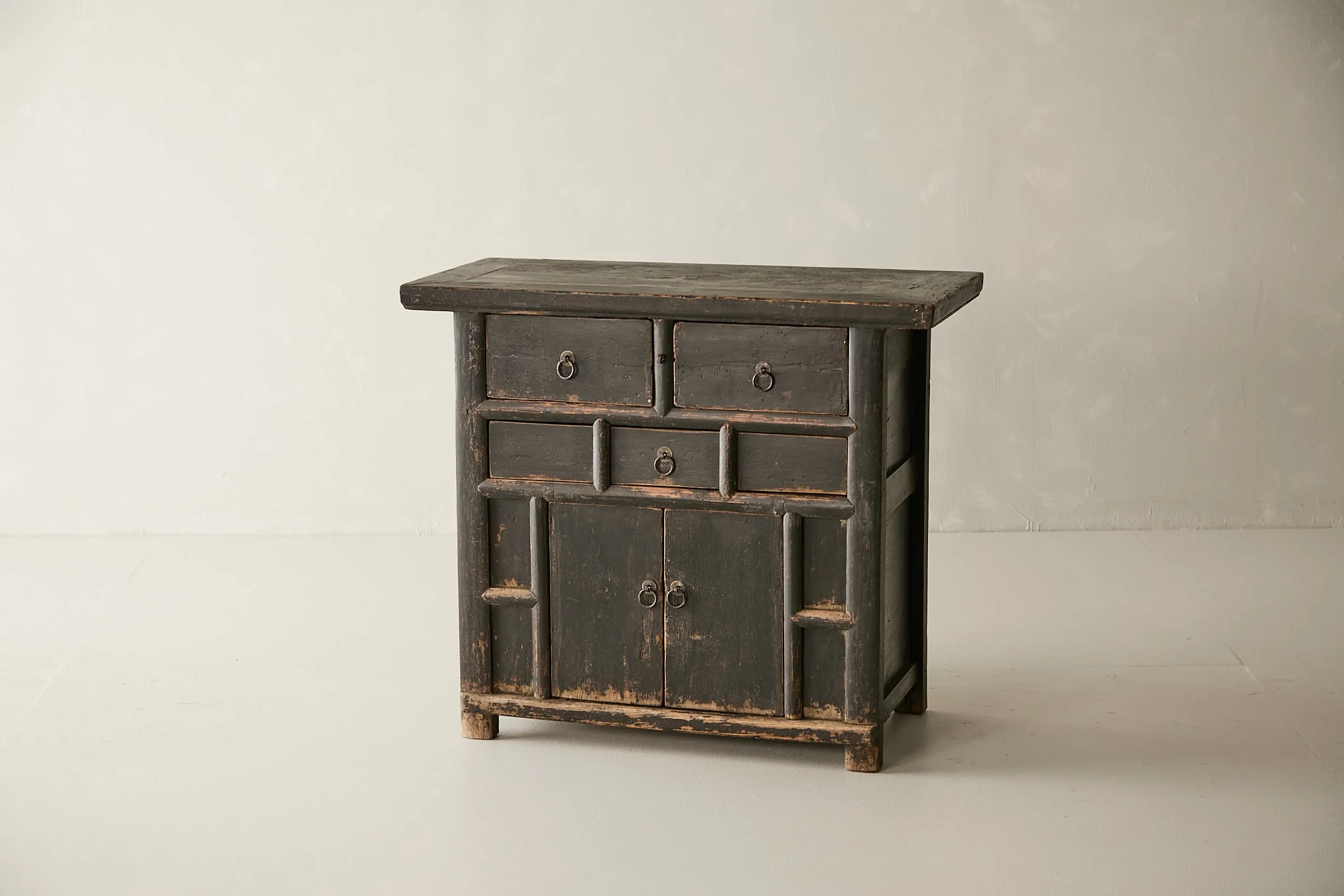 Vintage Elm Black Lacquer Sideboard - Circa 1925 No. M35 - Image 5