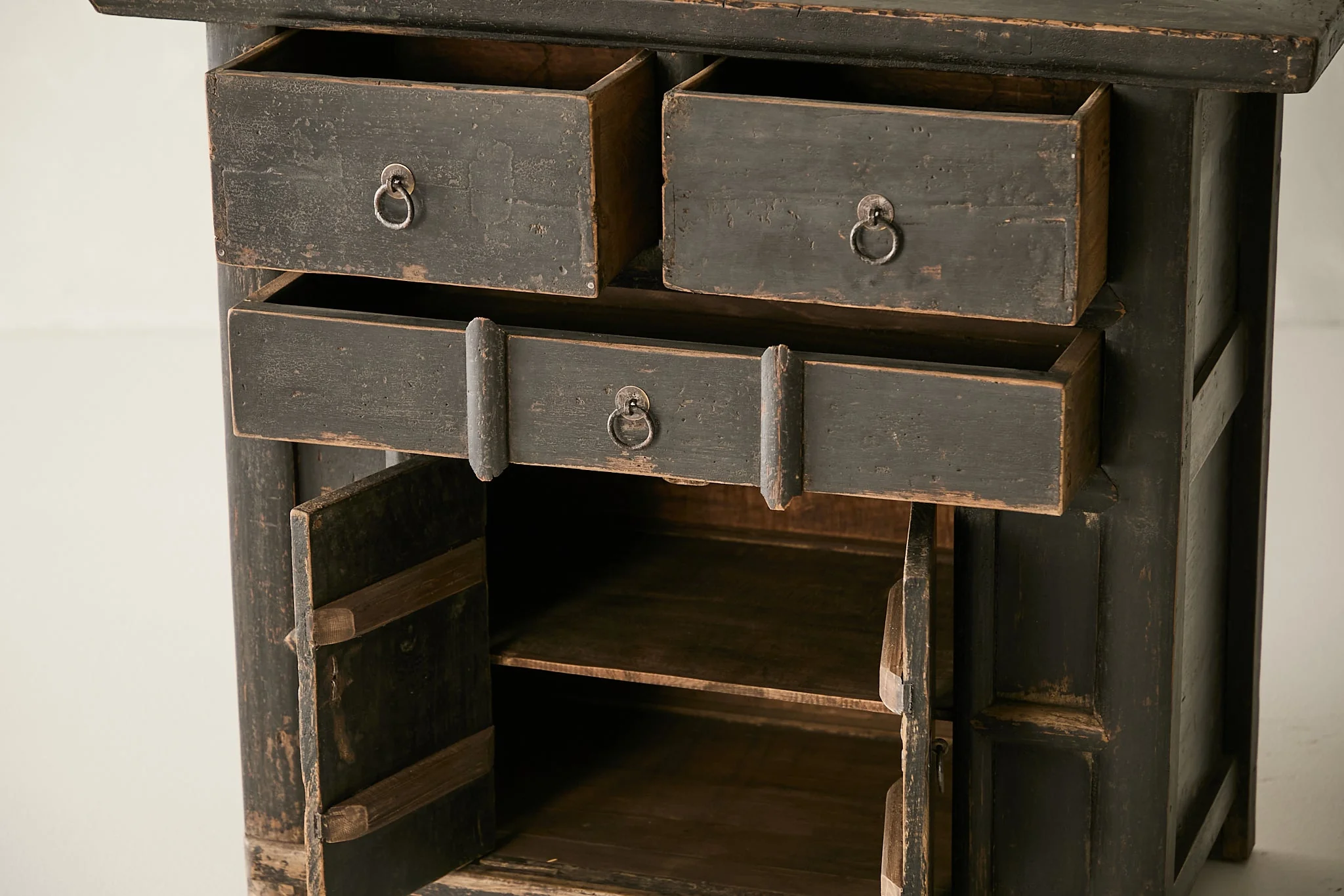 Vintage Elm Black Lacquer Sideboard - Circa 1925 No. M35 - Image 7
