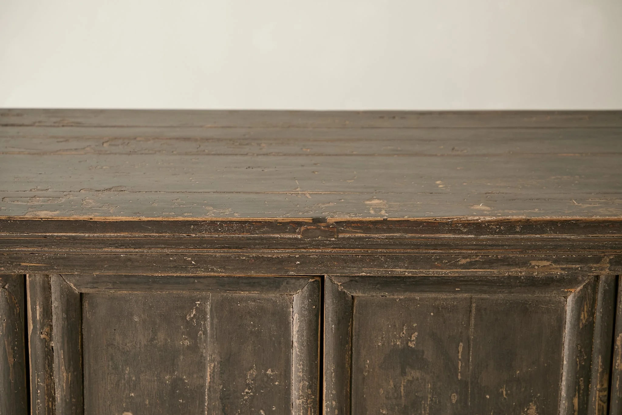 Vintage Elm 4-Door Sideboard - Circa 1875 No. M41 - Image 4