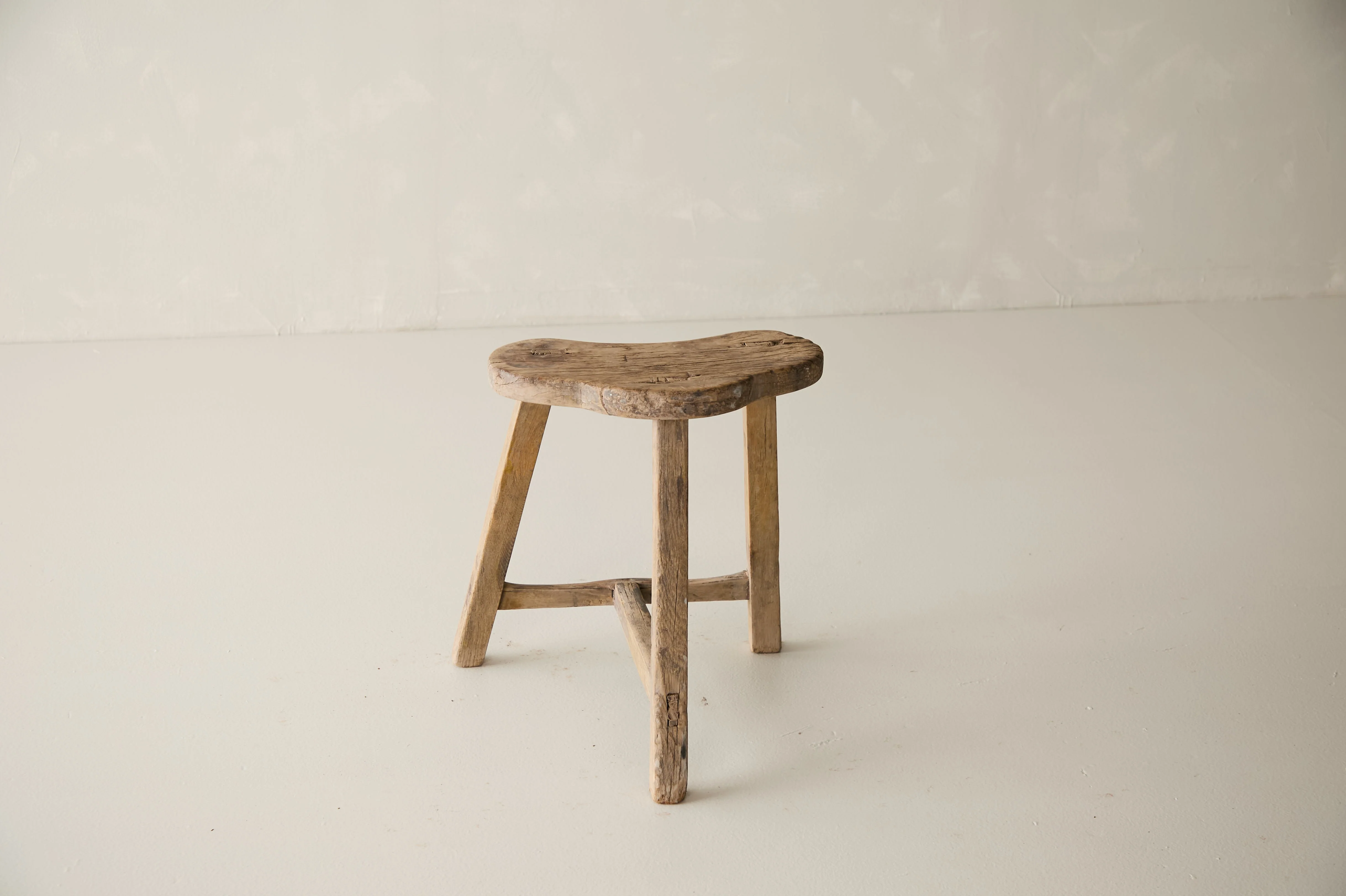 Vintage Solid Elm Saddle Stool - Circa 1955 No. K17 - Image 3