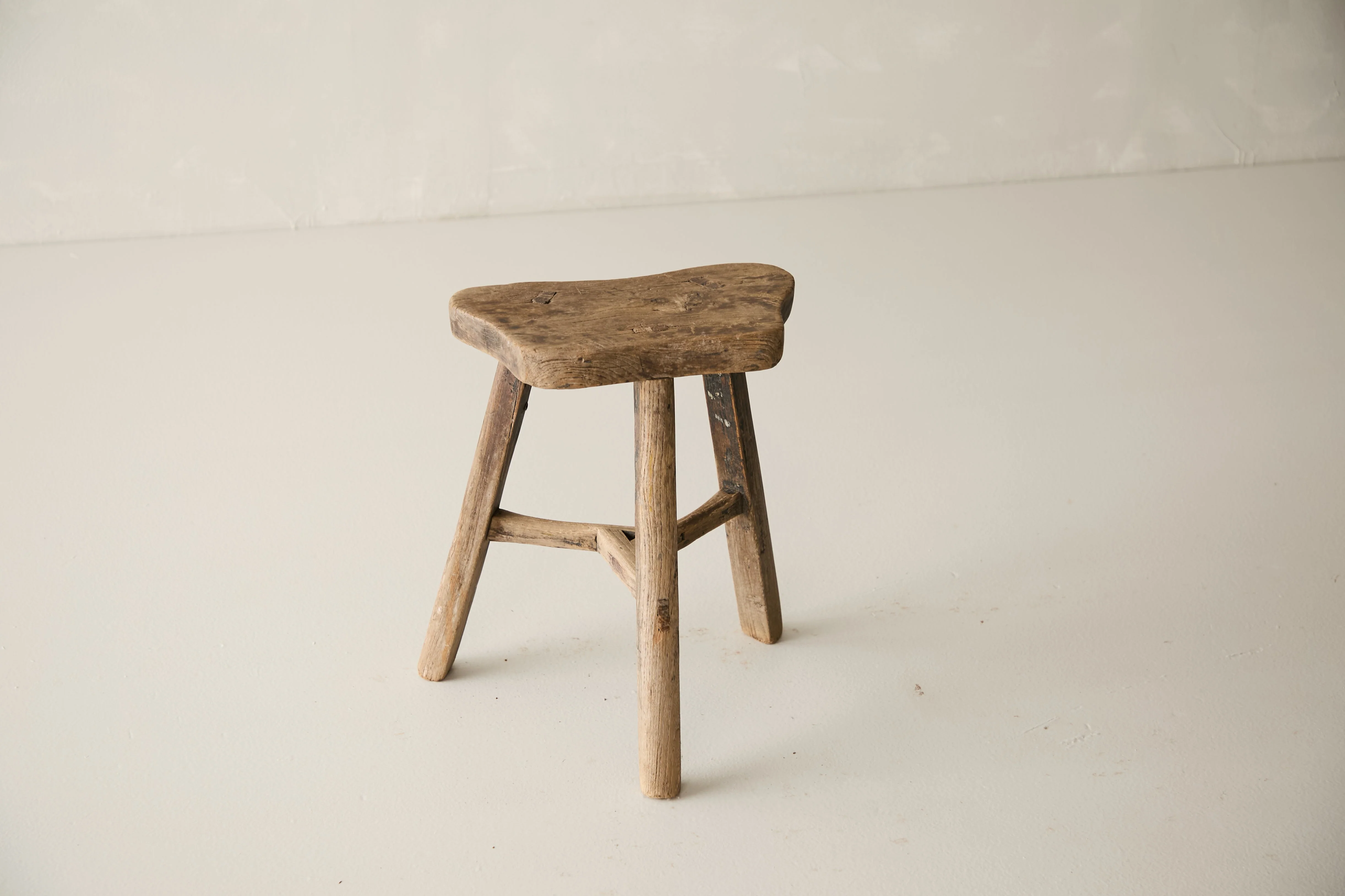 Vintage Solid Elm Saddle Stool - Circa 1955 No. K22 - Image 3