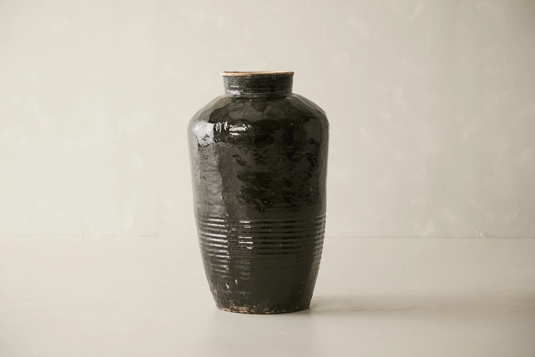 Vintage Black Porcelain Pot - Circa 1940 - Image 3