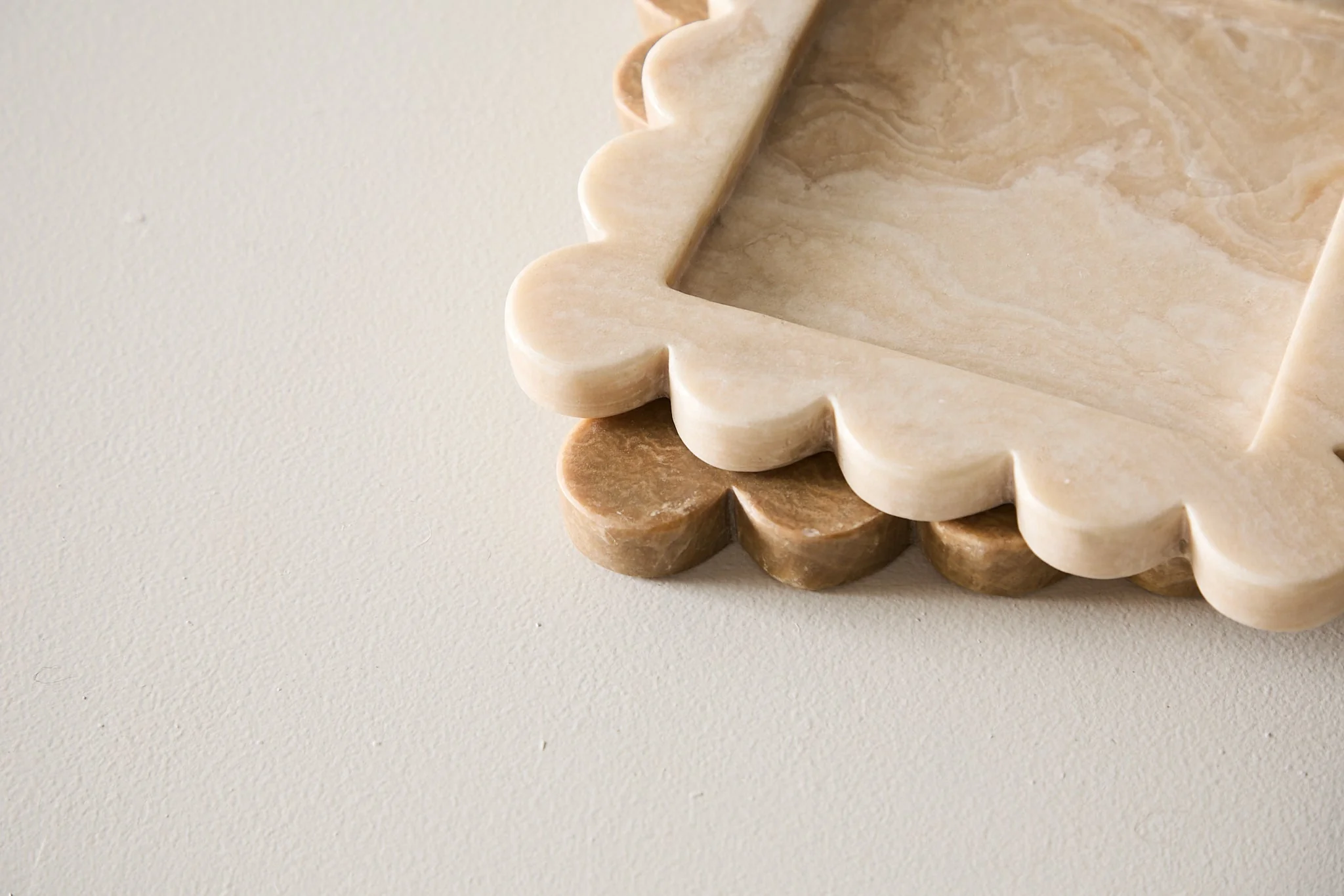 Onyx Tray - Scalloped Edge - Image 3