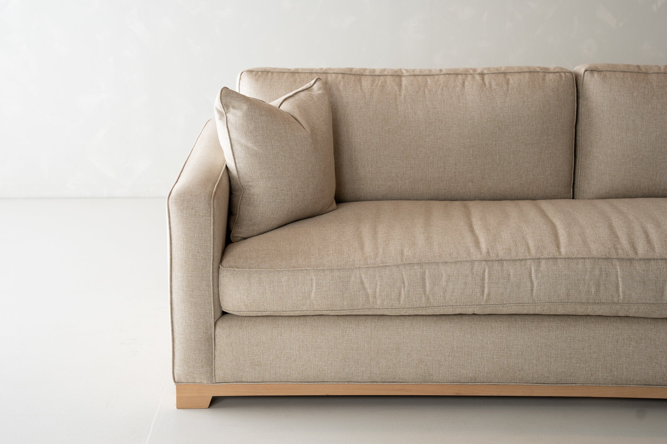 Malibu Sofa Grande Straw Blonde - Image 3