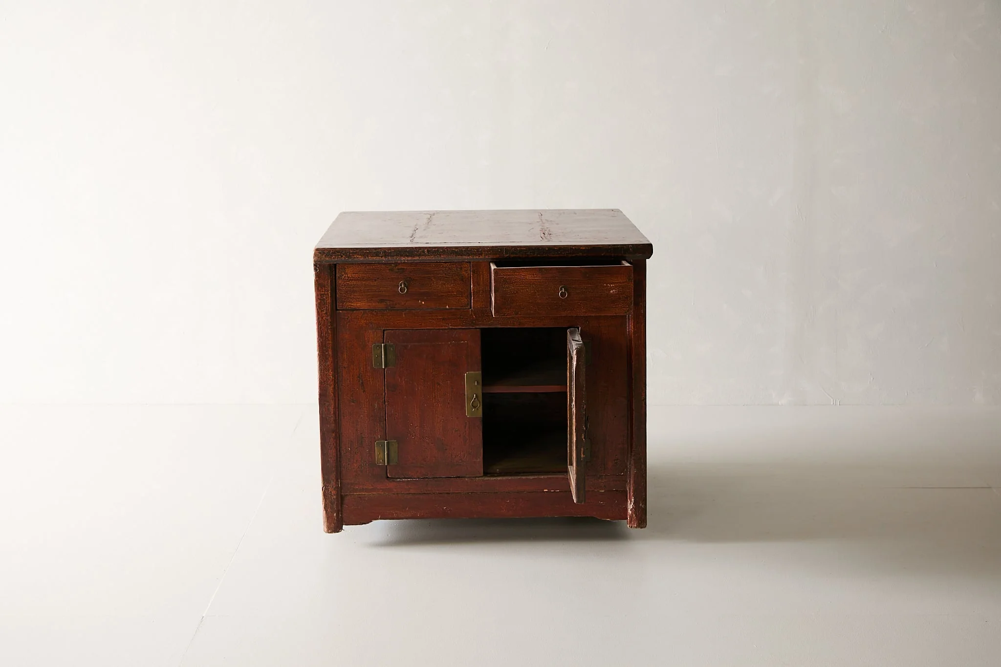 Vintage Table Chest - Image 4